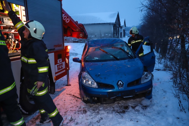 Schneefall und rutschige Straßen führten zu zahlreichen Unfällen im Abendverkehr