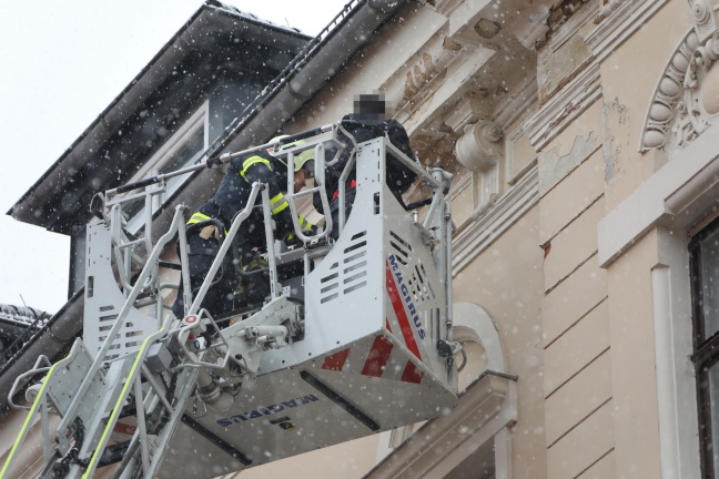 Fassadenteile eines Hauses in Wels-Innenstadt abgestürzt