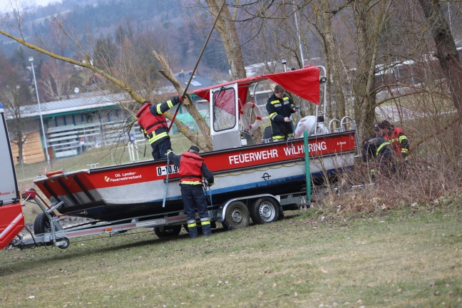Ölteppich auf der Donau beschäftigt die Feuerwehren