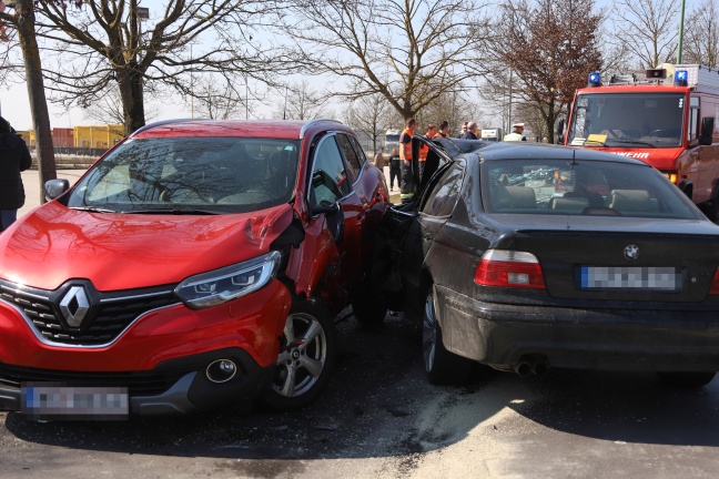 Schwerer Verkehrsunfall in Wels-Neustadt fordert zwei Verletzte