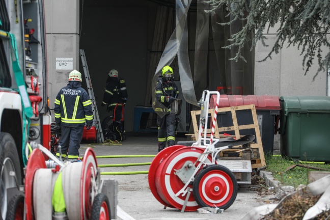 Drei Feuerwehren bei Brand in einem Gewerbebetrieb in Marchtrenk im Einsatz