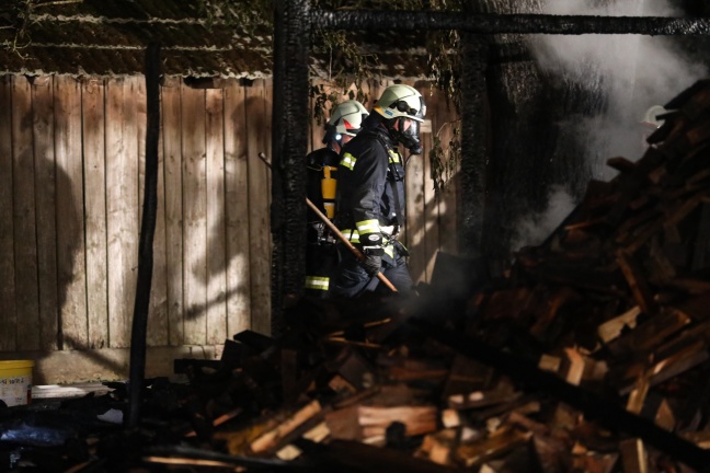 Drei Feuerwehren bei Brand einer Hütte in Schiedlberg im Einsatz