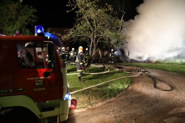 Drei Feuerwehren bei Brand einer Hütte in Schiedlberg im Einsatz