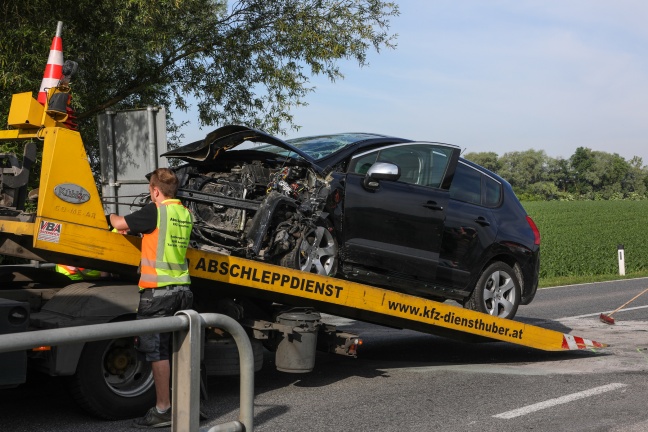 Verkehrsunfall auf der Ochsenstraße in Leonding fordert zwei Verletzte