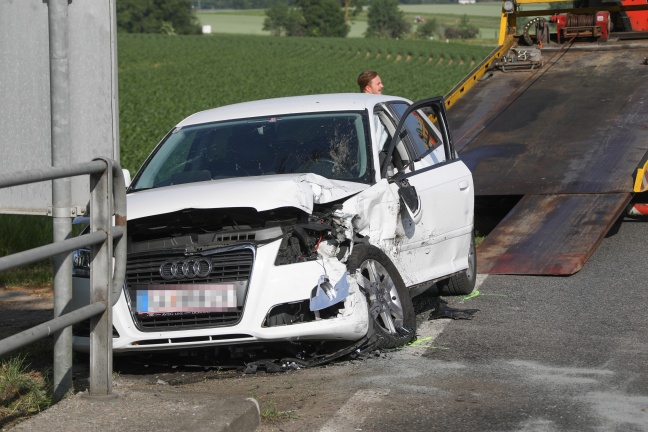 Verkehrsunfall auf der Ochsenstraße in Leonding fordert zwei Verletzte