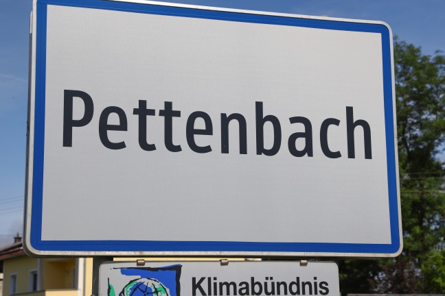 Verletzte Person auf Baustelle in Pettenbach