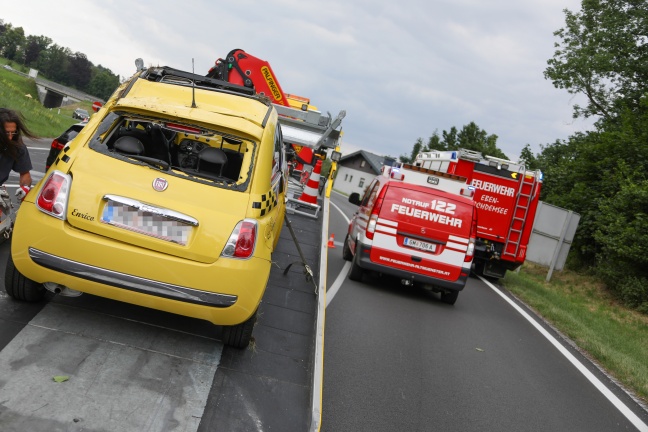 Autoüberschlag auf Salzkammergutstraße in Altmünster fordert zwei Verletzte