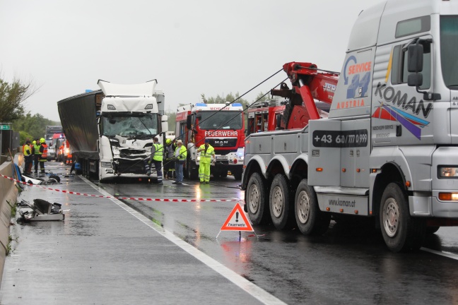 Zwei Tote bei LKW-Crash auf Pyhrnautobahn bei Inzersdorf im Kremstal