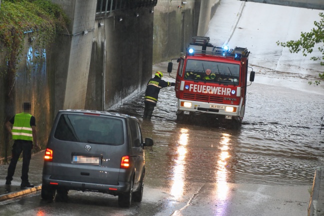 Lokale Überflutungen nach Gewittern mit Starkregen in Teilen Oberösterreichs