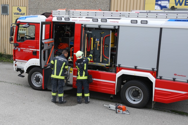 Kleinbrand in Zwischenboden einer Discothekek in Wels-Pernau sorgt für Einsatz der Feuerwehr