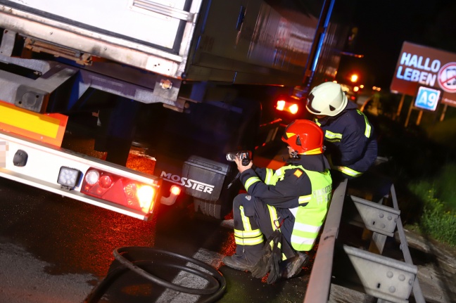 Überhitzte Bremsen eines LKW sorgen für Einsatz auf Pyhrnautobahn bei Sattledt