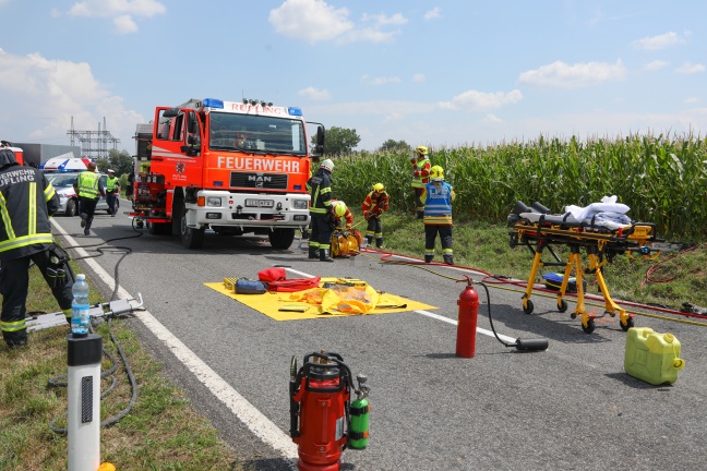 Frontalcrash in Leonding fordert drei teils Schwerverletzte