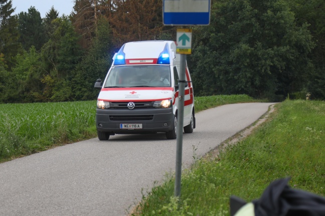 Reglosen Mann (77) aus Breitenbach in Gunskirchen gerettet und unter Reanimation ins Klinikum eingeliefert