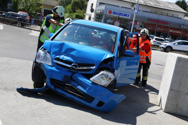 Verkehrsunfall auf Pyhrnpass Straße in Sattledt fordert eine leichtverletzte Person