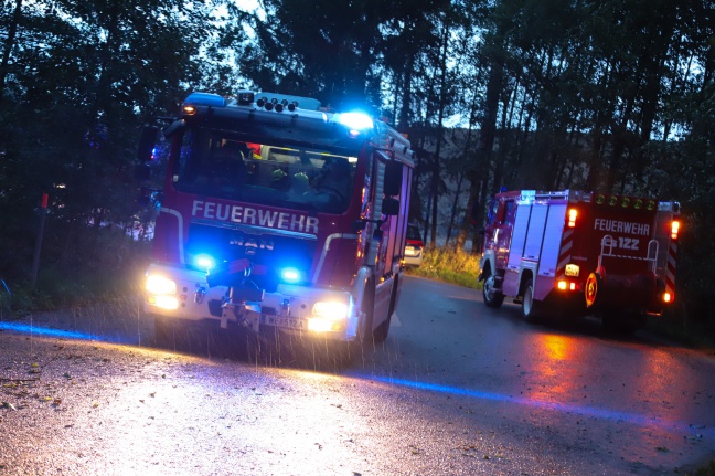Brandeinsatz während starkem Gewitter auf Bauschuttdeponie in Wels-Puchberg