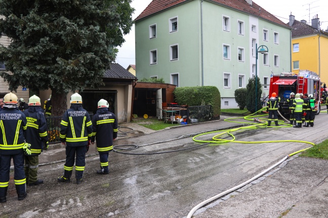 Fünf Feuerwehren bei Brand eines Anbaus einer Garage in Gaspoltshofen im Einsatz