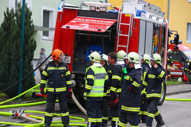 Fünf Feuerwehren bei Brand eines Anbaus einer Garage in Gaspoltshofen im Einsatz