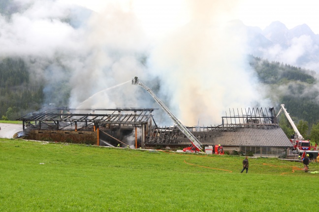 Großbrand eines abgelegenen Bergbauernhofes in Hinterstoder
