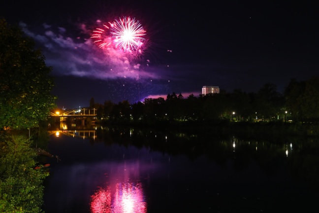 Welser Volksfest sorgte mit Feuerwerk für viele staunende Gesichter in und um Wels