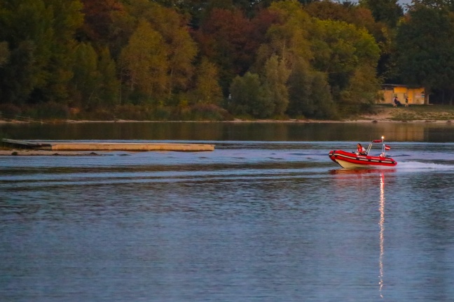 Personensuche mit Tauchern und Booten im Pichlingersee in Linz