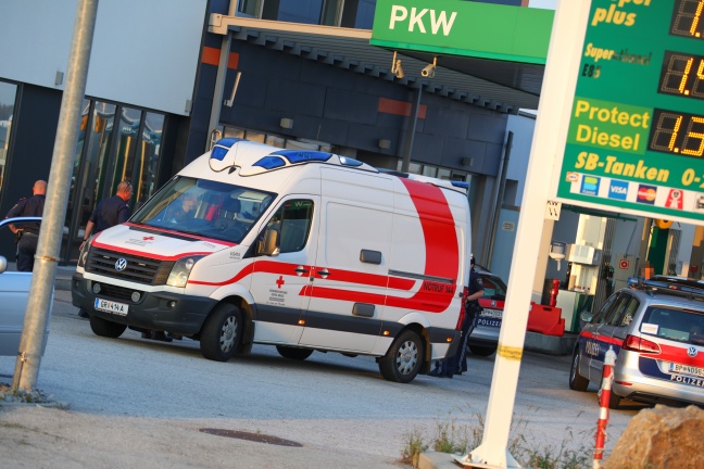 Heftige Auseinandersetzung auf Tankstelle in Meggenhofen mit Eisenstange ausgetragen