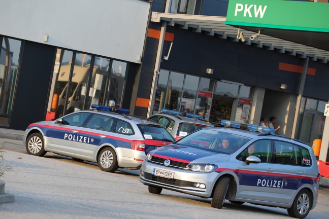 Heftige Auseinandersetzung auf Tankstelle in Meggenhofen mit Eisenstange ausgetragen