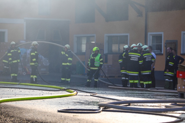 Großeinsatz für 15 Feuerwehren bei Brand einer Schokoladenmanufaktur in Frankenmarkt