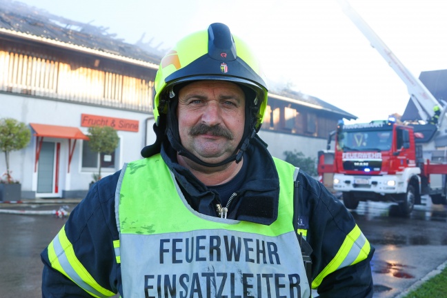 Großeinsatz für 15 Feuerwehren bei Brand einer Schokoladenmanufaktur in Frankenmarkt