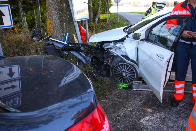Schwerer Verkehrsunfall auf Hausruckstraße in Hohenzell