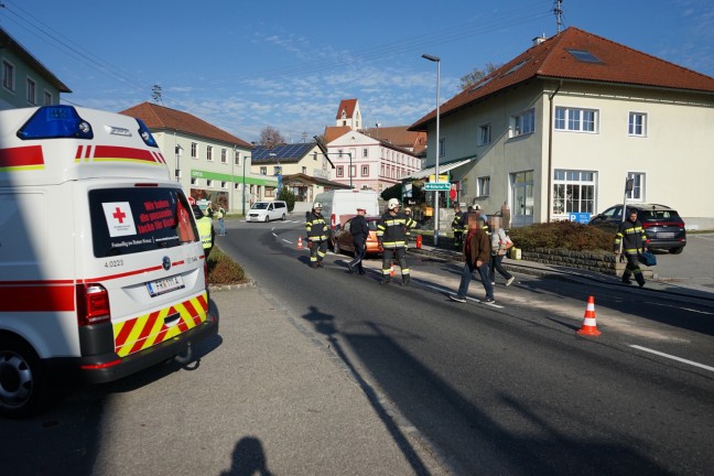 Beginnender PKW-Brand nach Auffahrunfall im Ortszentrum von Rainbach im Mühlkreis rasch gelöscht