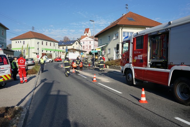 Beginnender PKW-Brand nach Auffahrunfall im Ortszentrum von Rainbach im Mühlkreis rasch gelöscht