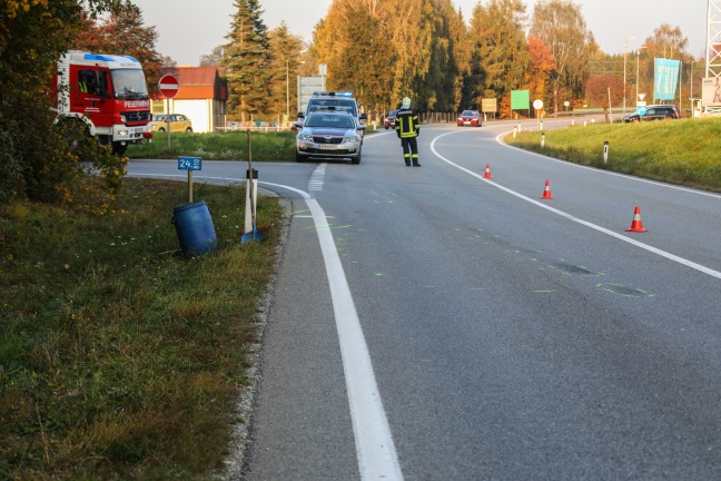 Crash zwischen PKW und Linienbus auf Rieder Straße in Aurolzmünster fordert eine Verletzte