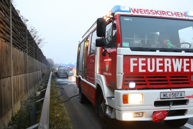 PKW-Brand auf Welser Autobahn bei Weißkirchen an der Traun