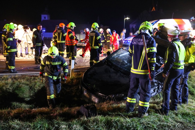 Drei Schwerverletzte bei Crash auf Eferdinger Straße in Wilhering