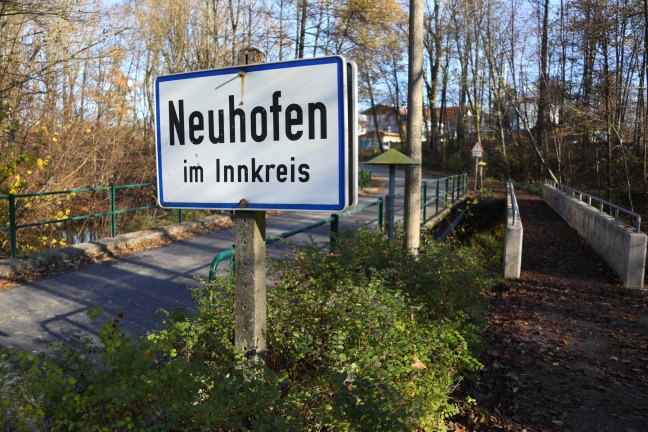 Leiche eines jungen Mannes bei Neuhofen im Innkreis in Bach entdeckt