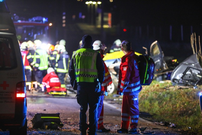 Schwerer Verkehrsunfall in Vorchdorf fordert zwei Verletzte