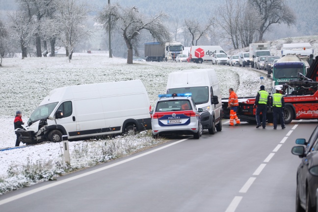 Wintereinbruch sorgt für viele Unfälle auf Oberösterreichs Straßen