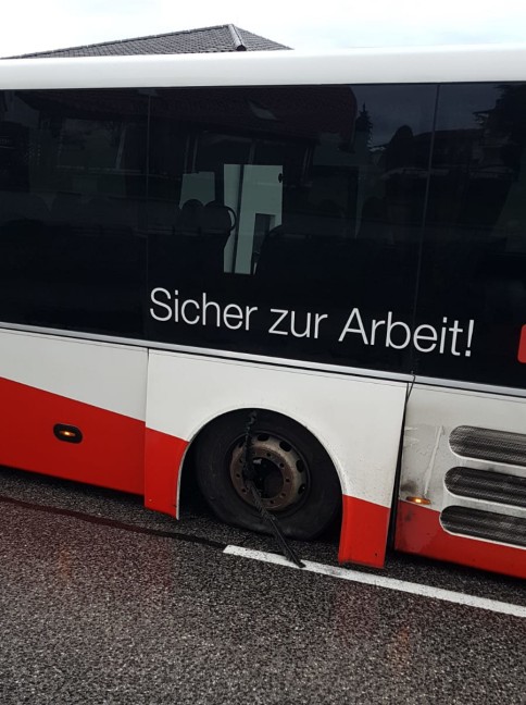 Linienbus verlor in Peuerbach während Fahrt einen Zwillingsreifen