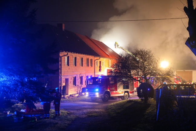 Großeinsatz bei Brand einer Maschinenhalle eines Bauernhofes in Waldneukirchen