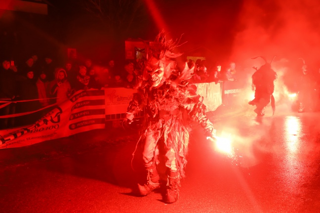 Foto: Traditioneller Perchtenkehraus lockte viele Besucherinnen und Besucher nach Schleißheim | Foto: laumat.at/Matthias Lauber Traditioneller Perchtenkehraus lockte viele Besucherinnen und Besucher nach Schleißheim