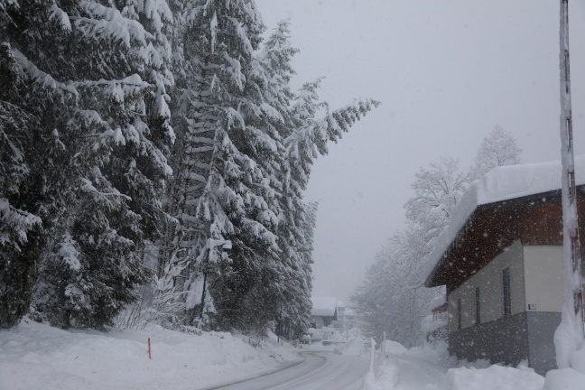 Rosenau am Hengstpaß: "Es hört einfach nicht zu schneien auf"