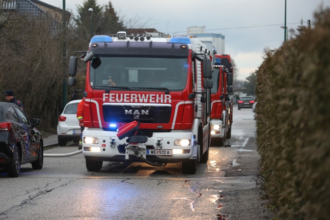 Feuerwehr bei Kleinbrand in der Küche eines Hauses in Wels-Pernau