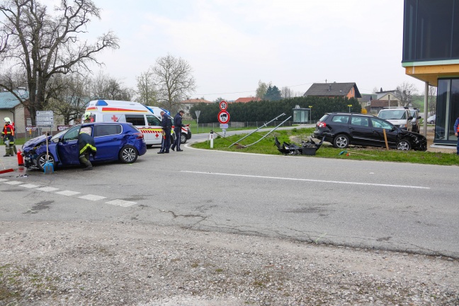 Drei Verletzte bei schwerem Kreuzungscrash in Gaspoltshofen