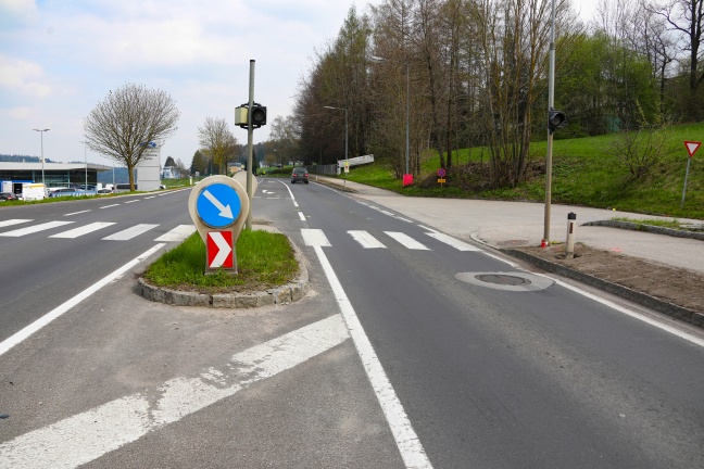 Fußgängerin (83) nach Kollision mit PKW auf Schutzweg in Vöcklabruck im Krankenhaus verstorben