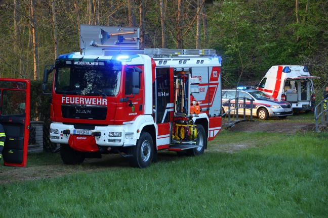 Notarzthubschrauber nach Traktorabsturz in Niederthalheim im Einsatz