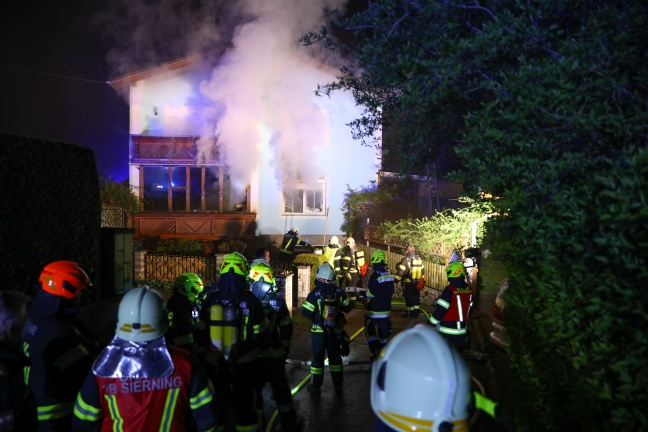 Menschenrettung bei Brand eines Wohnhauses in Sierning