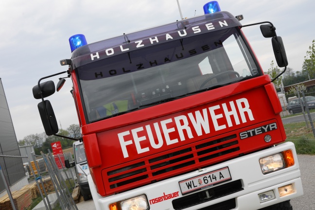 Gefahrstoffaustritt bei Technologieunternehmen in Holzhausen