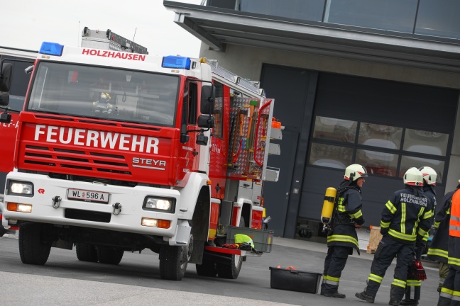 Gefahrstoffaustritt bei Technologieunternehmen in Holzhausen
