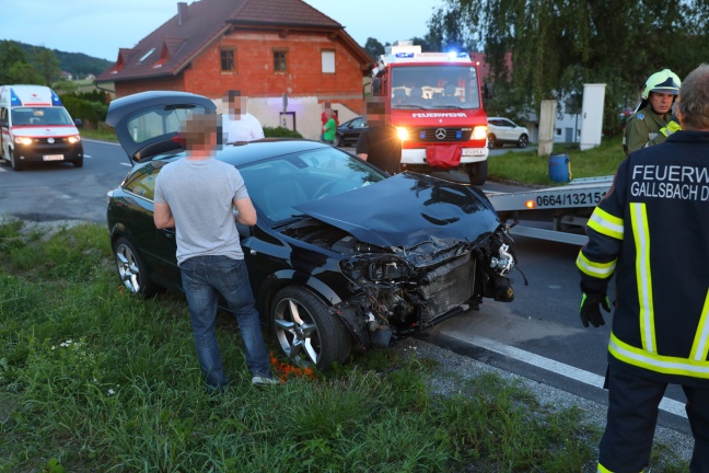 Foto: Schwerer Kreuzungscrash auf Eferdinger Straße in Prambachkirchen | Foto: laumat.at/Matthias Lauber Schwerer Kreuzungscrash auf Eferdinger Straße in Prambachkirchen