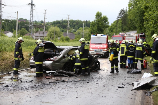 Drei Verletzte bei schwerem Verkehrsunfall auf Schlierbacher Straße in Kremsmünster